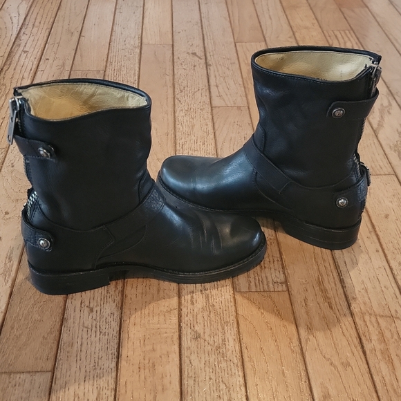 Frye Veronica Short Leather Back Zip Boots - Picture 4 of 14